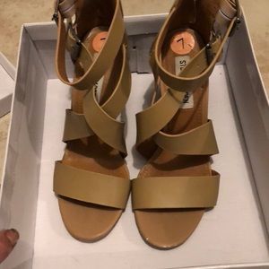 Steve Madden nude heels size 7